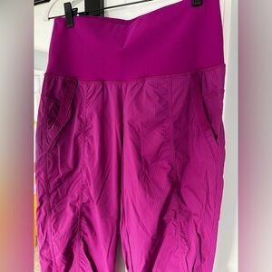 Lululemon Athletica Magenta Cropped Pants